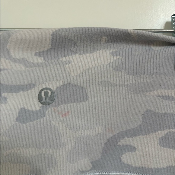 Gray Camo lululemon leggings Sz 6 - Picture 7 of 8